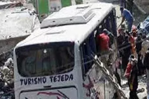 मेक्सिको में ब्रेक खराब होने से बस दुर्घटना, 19 लोगों की मौत