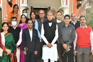 आरएएस से आईएएस बनने वाले 13 IAS अधिकारियों ने CM गहलोत से की मुलाकात