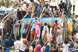 गंभीर जल संकट से दिल्ली के लोग है परेशान 