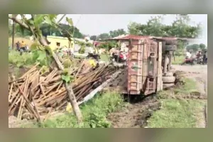 बिहार में ट्रक पलटने से 8 मजदूरों की मौत