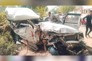 बोलेरो की ट्रक से भिड़ंत में 2 लोगों की मौत