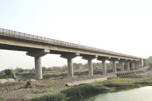 कालीसिंध नदी पर बना पुल 3 साल से क्षतिग्रस्त 