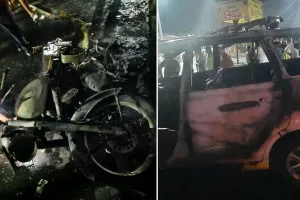 इनोवा-बुलेट में टक्कर से दोनों गाड़ियों में लगी आग, बाइक सवार दोनों स्टूडेंट्स झूलसे, एक की मौत