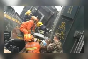 चीन में बुलेट ट्रेन के पटरी से उतरने से चालक की मौत