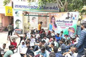 पीसीसी के बाहर बेरोजगारों का धरना, पुलिस ने जबरन हटाया, दिल्ली कूच की तैयारी, चुनावों में भुगतने की चेतावनी