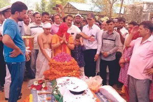नौसेना जवान मुनेश कुमार पंचतत्व में विलीन,  गांव बिरोल में सैन्य सम्मान के साथ हुई अंत्येष्टि