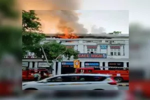 दिल्ली में कनॉट प्लेस के रेस्टोरेंट में लगी आग 
