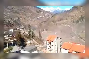 इटली में ग्लेशियर गिरने के हादसे में 9 लोगों की मौत 