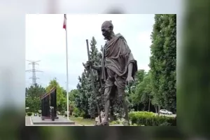 कनाडा में तोड़ी गई महात्मा गांधी की प्रतिमा