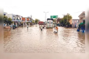 ﻿﻿रावतसर: मूसलाधार बारिश से बाजार में भरा पानी