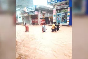 रावतसर में मूसलाधार बारिश, बाजारों में भरा पानी