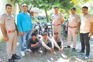 बाइक चोरी करने वाले 3 बदमाश गिरफ्तार