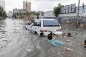 पाकिस्तान: बाढ़ से 11 और लोगों की मौत