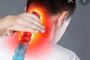 अत्यधिक मोबाइल और गैजेट्स के उपयोग का नतीजा- गर्दन में दर्द 